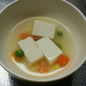 カニカマとグリーンピースと豆腐のスープ